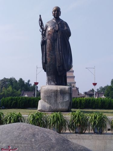 大雁塔南广场-大雁塔南广场玄奘雕像